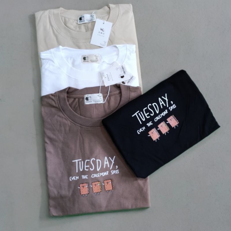 ป้ายมินิมอล (วาฬ):เสื้อยืด Oversize คอกลม สกรีนหน้า DFT เสื้อโอเวอร์ไซส์ อก 44-46"