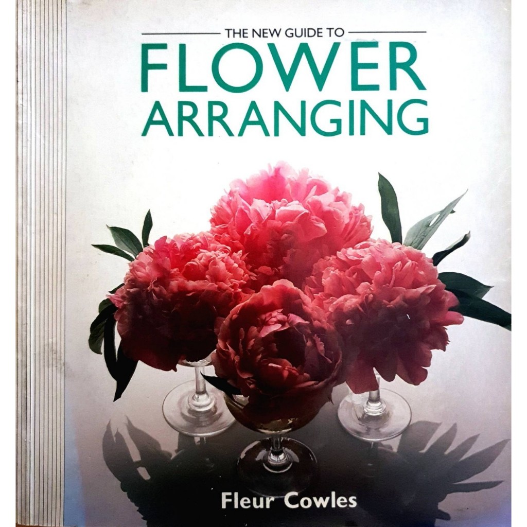The New Guide to Flower Arranging Paperback – 21 Aug. 1989 Spanish edition  by Fleur Cowles (Author)