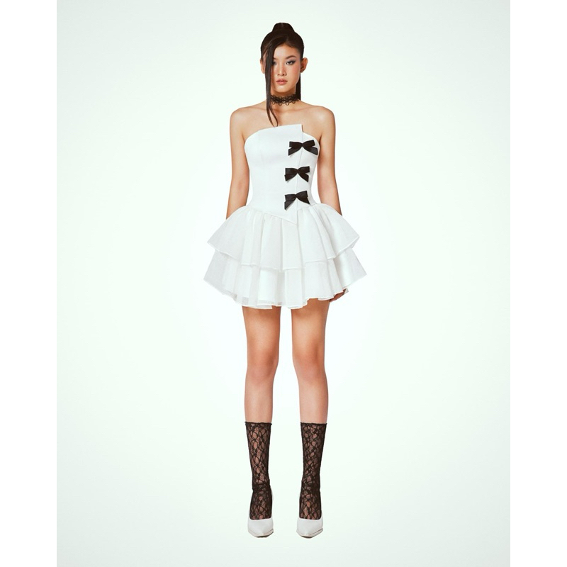 🤍LSEOUL🤍ส่งต่อพร้อมส่ง LSEOUL Gladys Strapless Top&Bows and Mini Ruffle Flared Skirt ชุดเวียดนาม Use