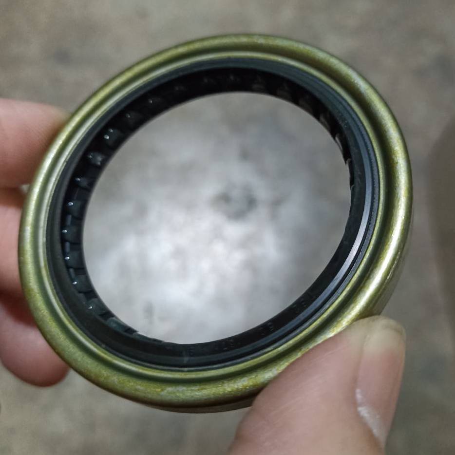แท้ห้าง ซีลล้อหน้า ISUZU TFR, DMAX 2WD, มังกรทอง, ดีแมก ตัวเตี้ย 8-98036593-T