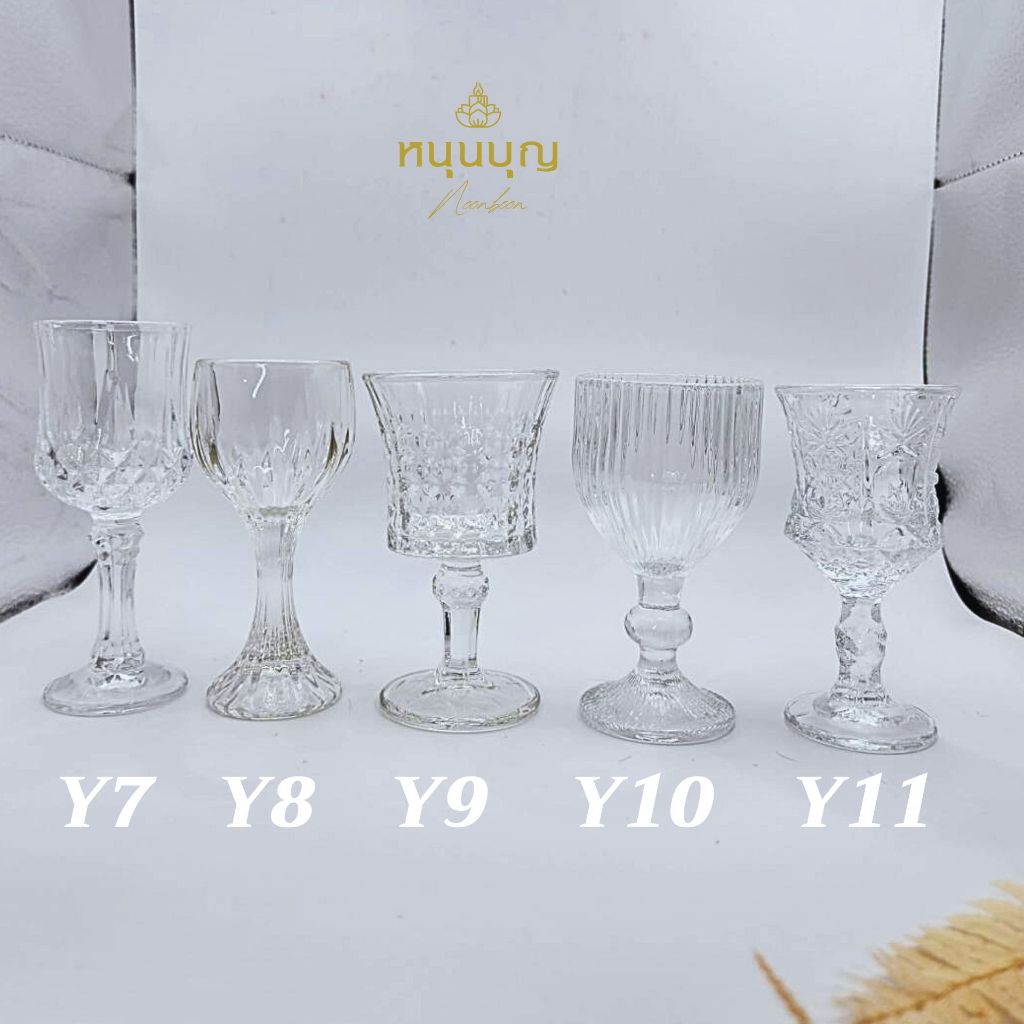 แก้วขาสูง เล็ก ลายสวยงาม หรูหรา สำหรับใส่น้ำถวายพระ ถวายเทพ ถวายเจ้า