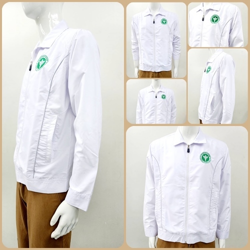 เสื้อแจ็คเก็ตกึ่งสูท สีขาวผ้าไมโครไฟเบอร์ ปักโลโก้ ใส่ได้ ชาย หญิง คละไซร์งานผลิตในไทย