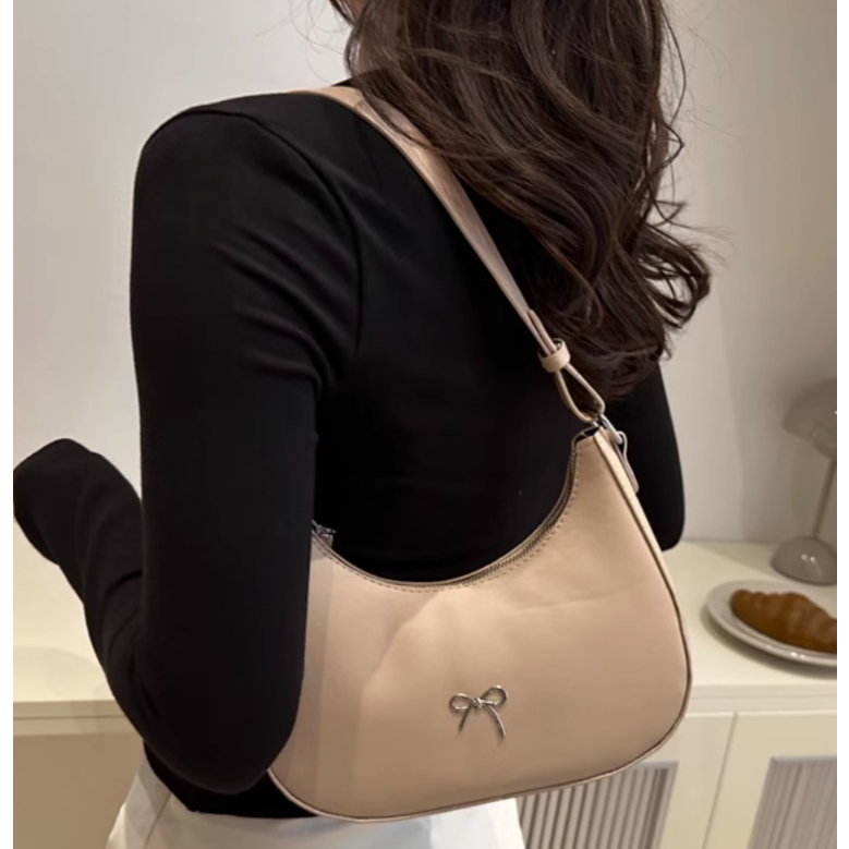 shoulder bag กระเป๋าทรงพระจันทร์เสี้ยวปักโบว์น่ารัก หนังPU พร้อมส่ง
