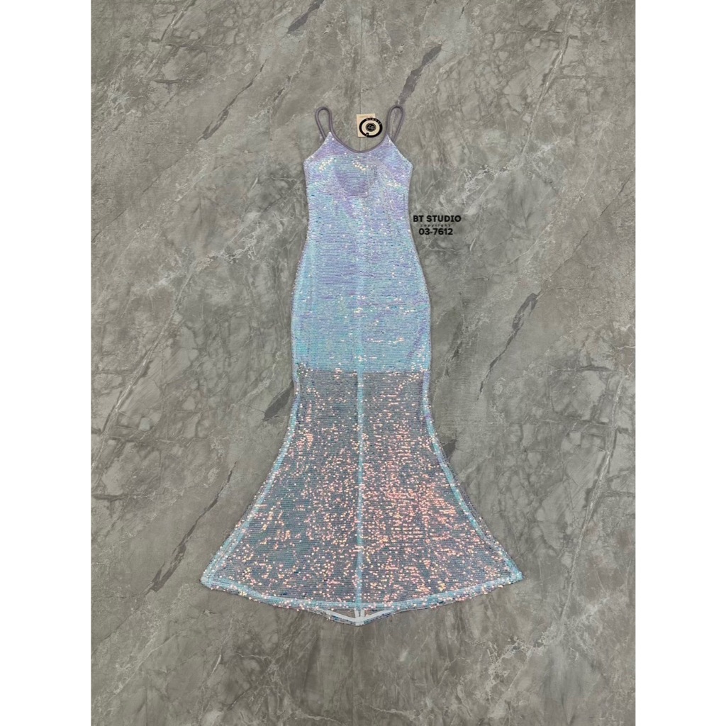 BT 03-7612  แม๊กซี้เดรสยาวสายเดี่ยวกริตเตอร์สีขาวเลื่อมสีรุ้งยาวชายระบายหางปลา เว้าหลัง
