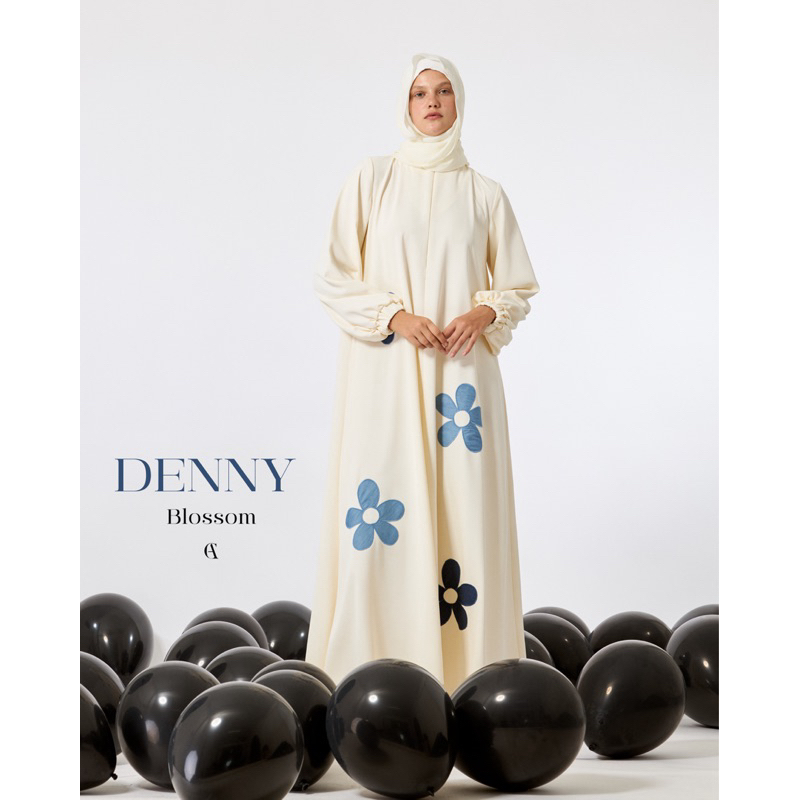 Denny Blossom Dress เดรสยาวปักดอก
