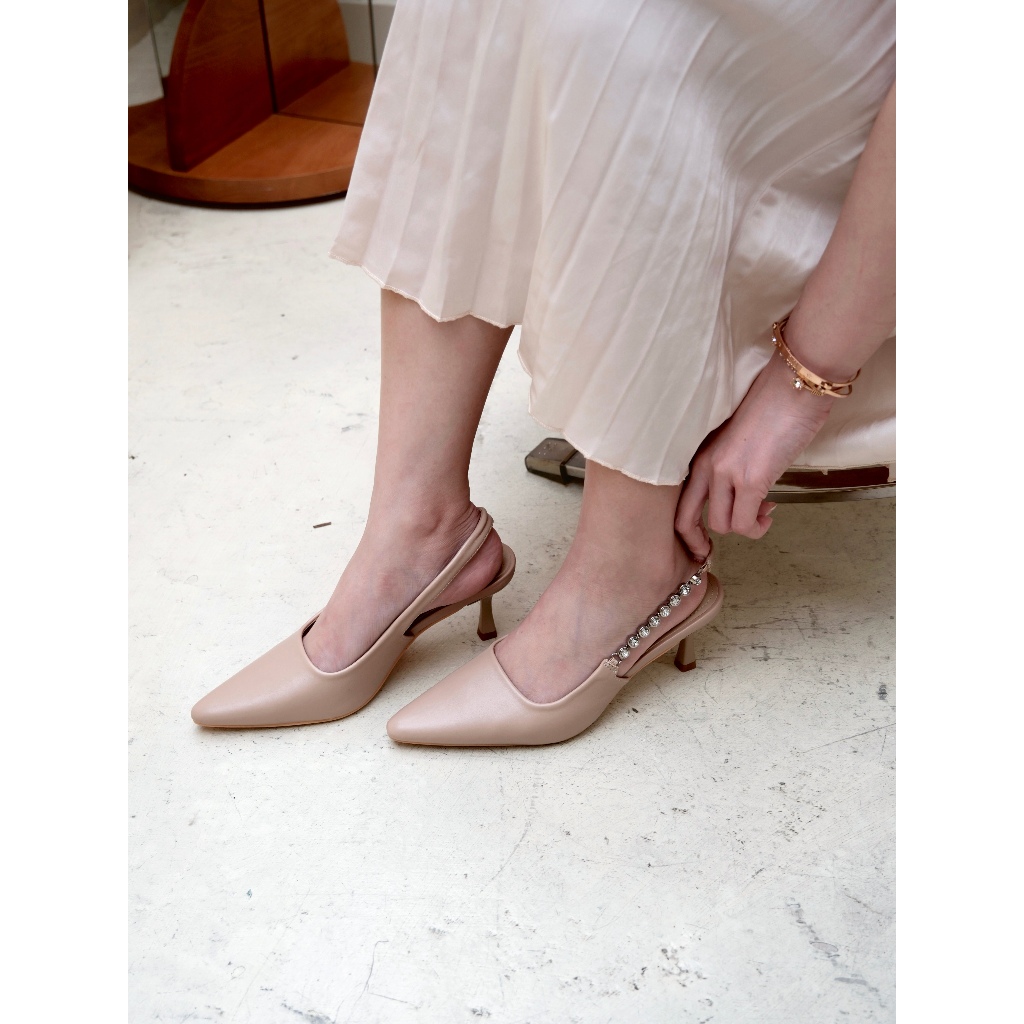 Seira - Trinity Heels รองเท้าส้นสูง 2 นิ้ว หัวแหลม สายประดับด้วยเพชร