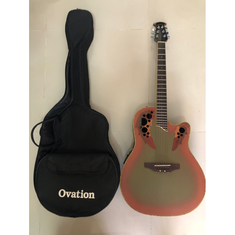 กีตาร์Ovationมือสอง.