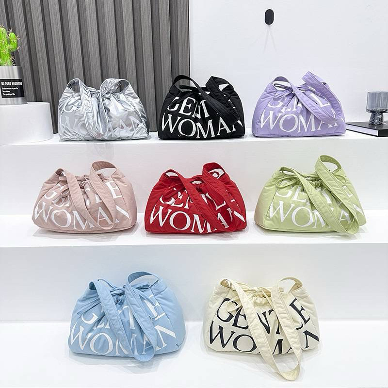 พร้อมส่งจากไทย กระเป๋าสะพายแฟชั่น กระเป๋าทรงเกี๊ยว ทรงน่ารักมากมีหลายสีงานซับในสวย งานที่มีกล่องซับในตรงตามบ้าน
