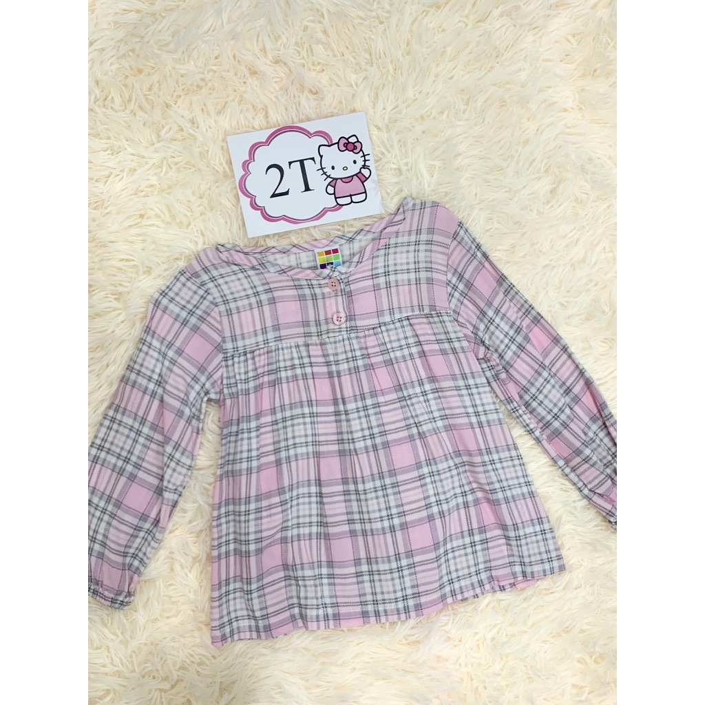 เสื้อลายสก๊อต แบรนด์​ Healthtex จากอเมริกา ผ้านิ่มมากๆใส่สบาย ไซส์ 2 ขวบ สภาพดี น่ารักมากๆค่ะ -L9-