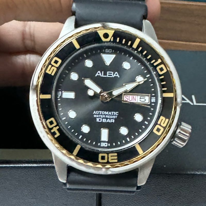 นาฬิกาข้อมือ มือสอง Alba Automatic สีดำทอง สายยาง สภาพดี ใช้งานน้อย ***ตำหนิ มีเจาะรูสายเพิ่ม 1 รู