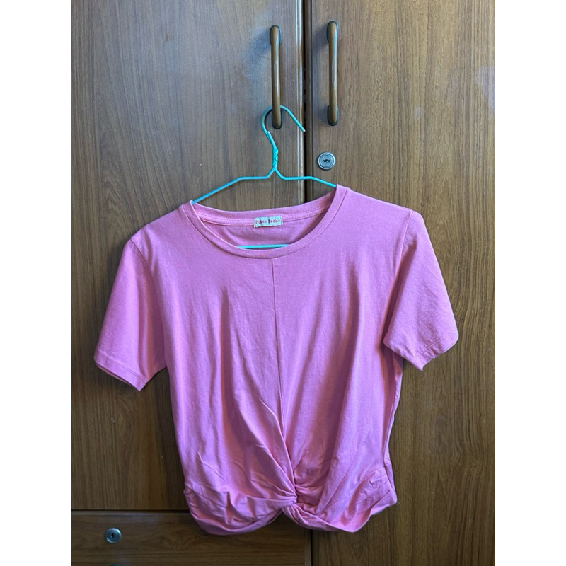 เสื้อมือสอง!! เสื้อยืดผูกเอวงานป้ายร้าน POKEE PEEKO