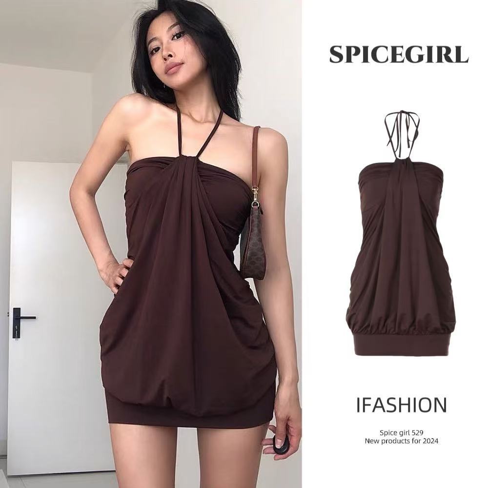 🎄Spice girl🎄สีน้ำตาลเดรสเกาะอกผูกคอ ดีไซน์จีบที่เอว ยืดหยุ่นมาก เข้ารูปที่เอว ทำให้ดูผอม เหมาะสำหรับไปทะเลและไปเที่ยว