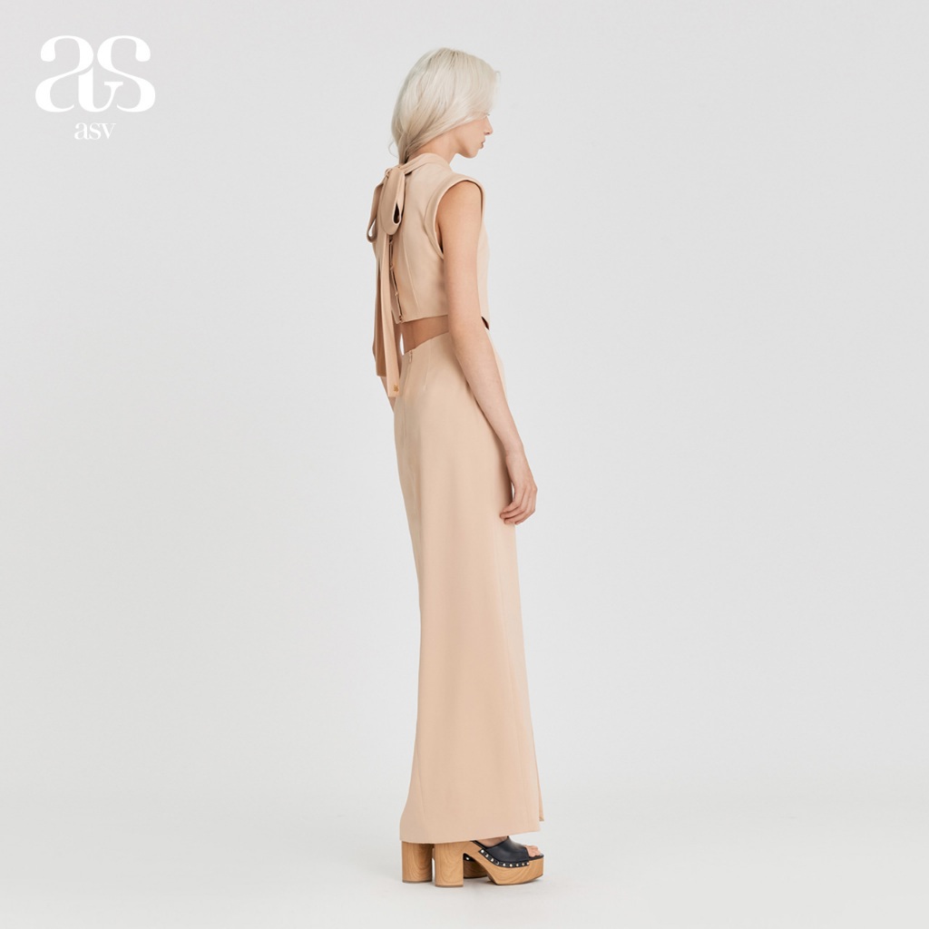 [asv aw24] Loren Maxi Dress เดรสผู้หญิง คอปีนจับจีบ แขนกุด ตกแต่งผูกโบว์ด้านหลัง เว้าเอวด้านข้างและด้านหลัง ผ่าด้านหน้า - รูปที่ 2