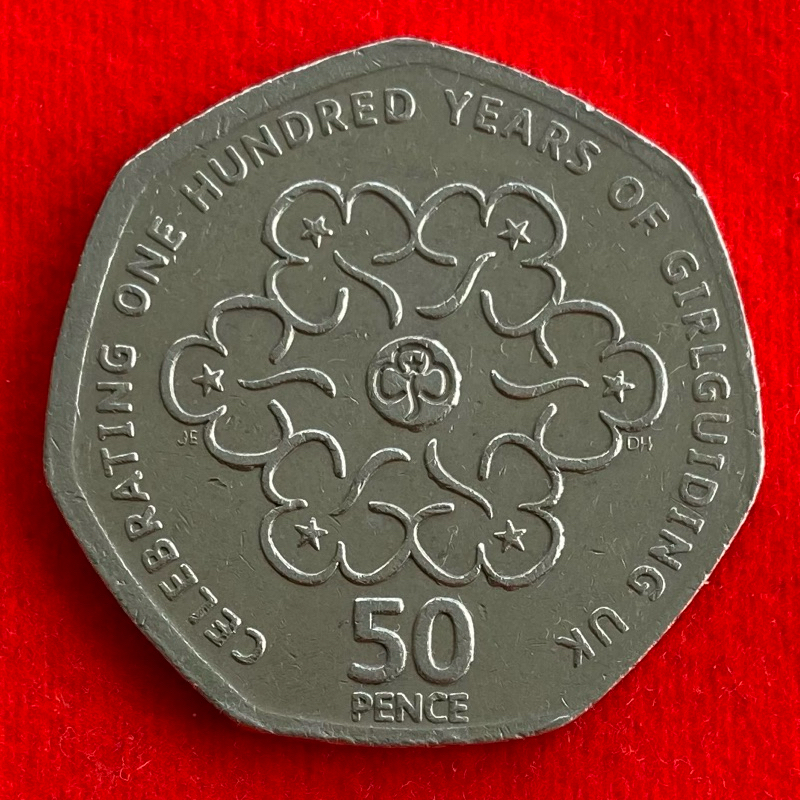 🇬🇧 เหรียญอังกฤษ United Kingdom 50 pence ปี 2011 Girl Guides เหรียญ​ต่างประเทศ
