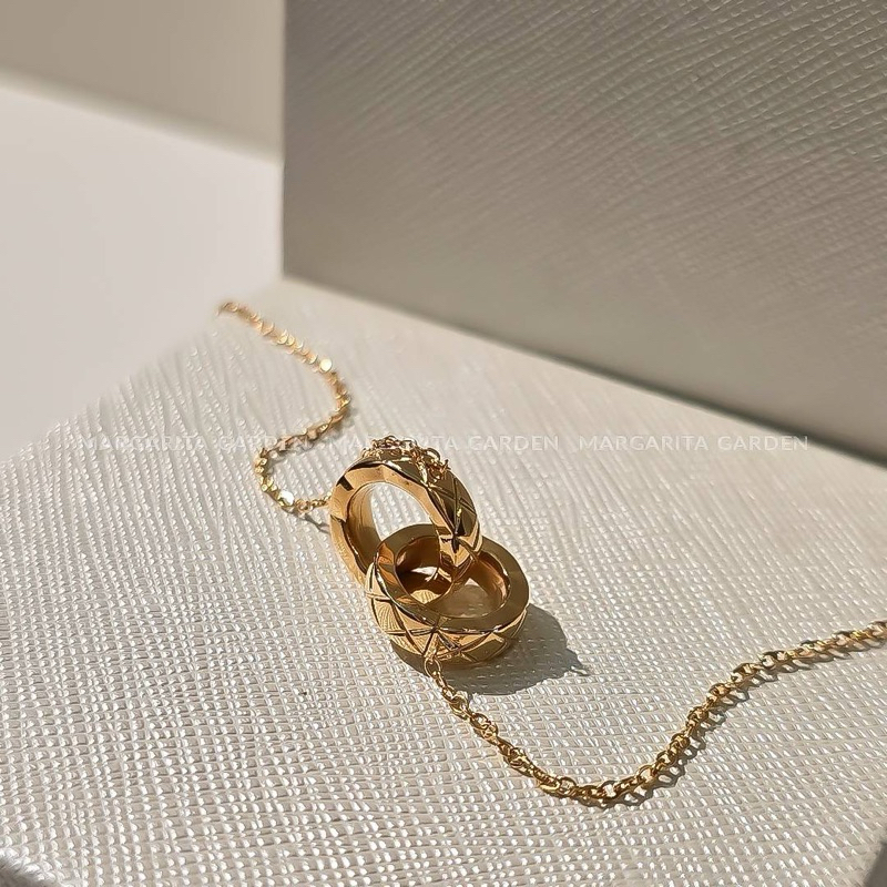 Margarita Double Quilt Linked Hoops Pendant Necklace