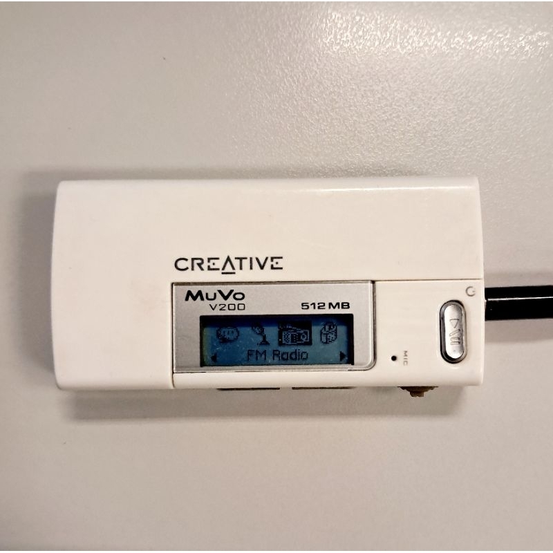 เครื่องเล่น Mp3 FM บันทึกเสียง Creative muvo V200 512M พร้อมใช้ sn 777K