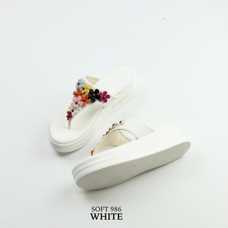 Softchu รุ่น Soft986 หน้าคีบ ส้นเตารีด สูง2นิ้วประดับดอกไม้สวยน่ารัก ซับในนุ่มใส่สบายเท้า