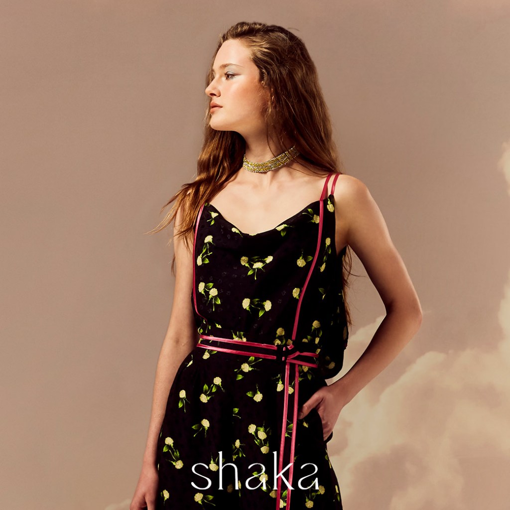 Shaka SS22 Always Bloom Sleeveless Blouse เสื้อแขนกุด คอถ่วง BL-S220316