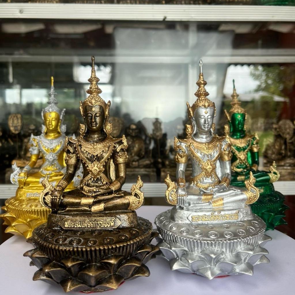 พระจักรพรรดิ์ บัวกรม กว้าง 5 นิ้ว สูง 7 นิ้ว เนื้อพระแร่เหล็กน้ำพี้แท้