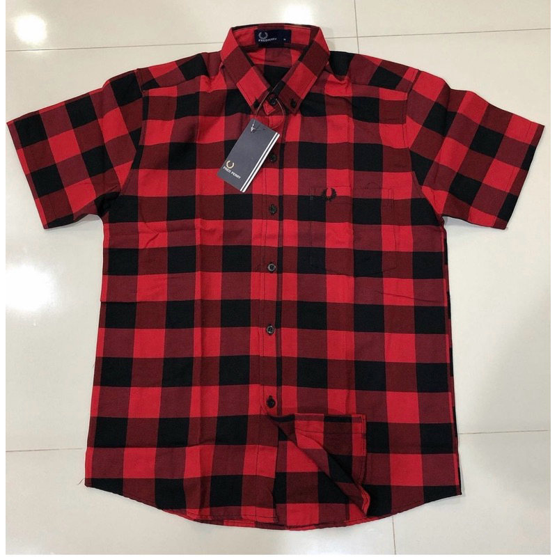 เสื้อเชิ้ตแขนสั้นสกอตแดงดำของผู้ชายมีไซด์