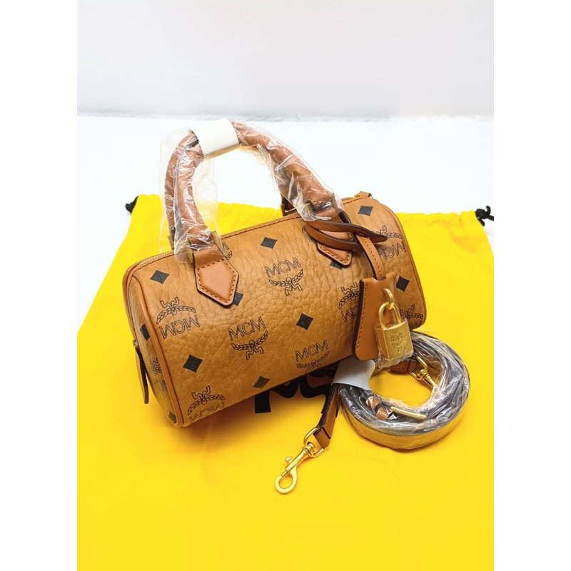 พร้อมส่ง (ช็อปเกาหลี) MCM MINI ELLA BOSTON BAG IN VISETOS