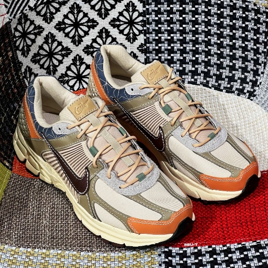 Nike Air Zoom Vomero 5 brown (ของแท้ 100 %)