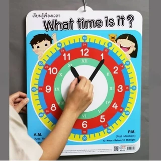 นาฬิกาสอนเวลา What time is it? #ET-610 ขนาดใหญ่ (35×45.4 ซม.) แผ่นพลาสติกพีพี หนา 500 ไมครอน ราคาต่อ 1 แผ่น (คละสี)