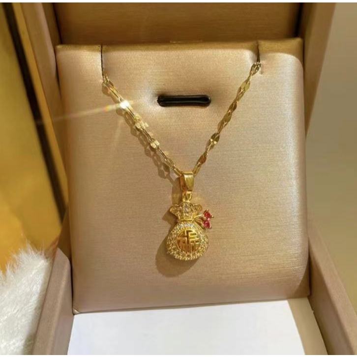 SS24 XM JEWELRY โซ่พร้อมจี้ห้อยกระเป๋าผู้หญิง สร้อยคอนำโชค ฟูฟู สแตนเลส G123