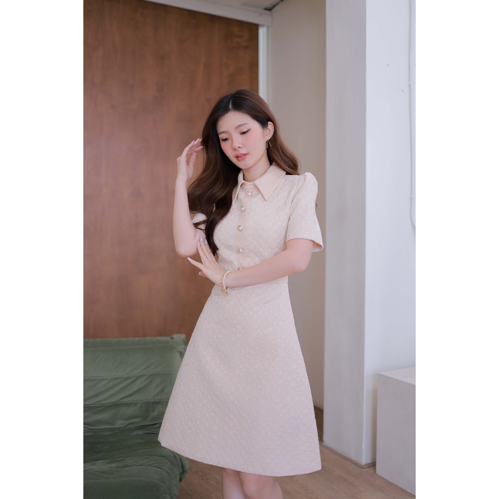 Romi"Oil" J517 ชุดเดรสสีครีม (คอปกแต่งกระดุมหน้า)