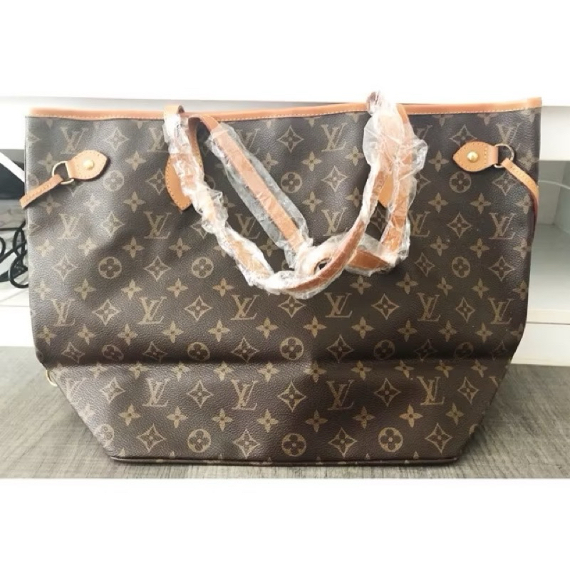 กระเป๋าสะพาย Luis Vuitton (Hiend)