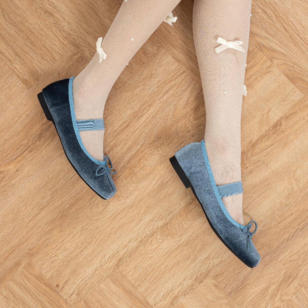 Mellowco รองเท้าบัลเล่ต์ส้นแบน Ballet หนังกำมะหยี่ประดับโบว์ รุ่น Call Me Lily M8-4426