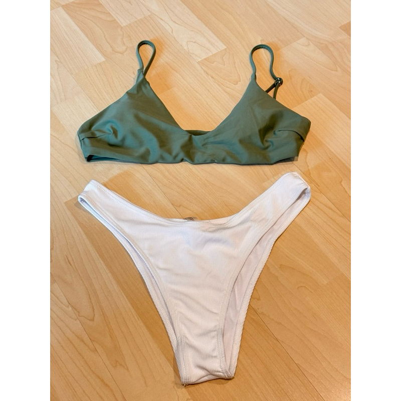 PHATCHARA ชุด begin นี่ใส่ไปทะเล สวยสีเขียวขาวเหมาะสำหรับไปเที่ยว