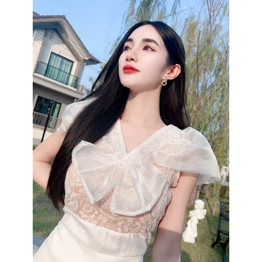 bs4242 เดรสยาวผ้าซาร่า คอวีแต่งอกโบว์ ผ้าแก้ว ซิปหลัง เอวดึงยางเข้ารูป ดีเทลสุดหรู พร้อมส่ง