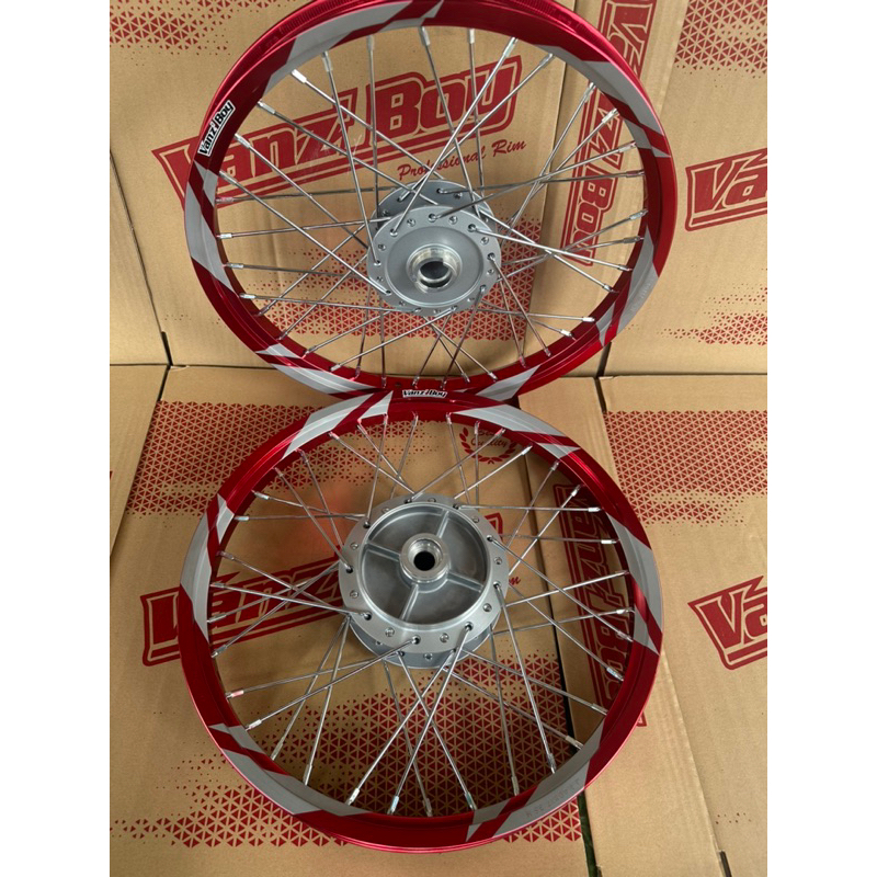 ชุดล้อสายฟ้าทรงaแว้นบอยvanz boyเวฟ110i,เวฟ125iมีลายสายฟ้าจตุคามหมากรุกดุมสีเดิมซี่ชุบพร้อมตั้งล้อ