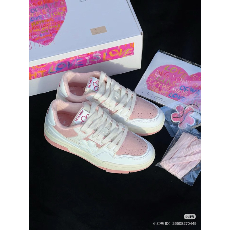 รองเท้าผ้าใบ We Flower รุ่น WF001 สี ขาวชมพู สำหรับสายหวาน สีใหม่2024