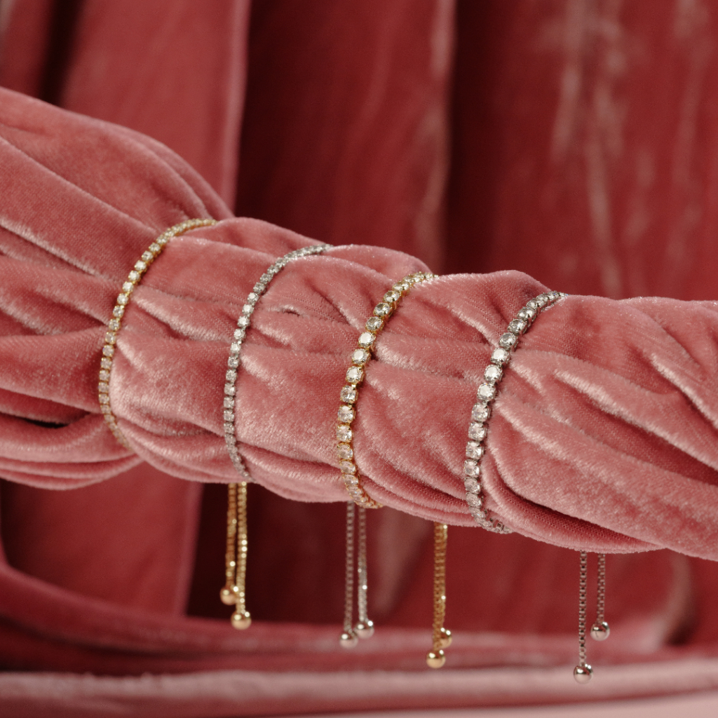 Tennis Bracelet สร้อยข้อมือประดับเพทายปรับขนาดได้