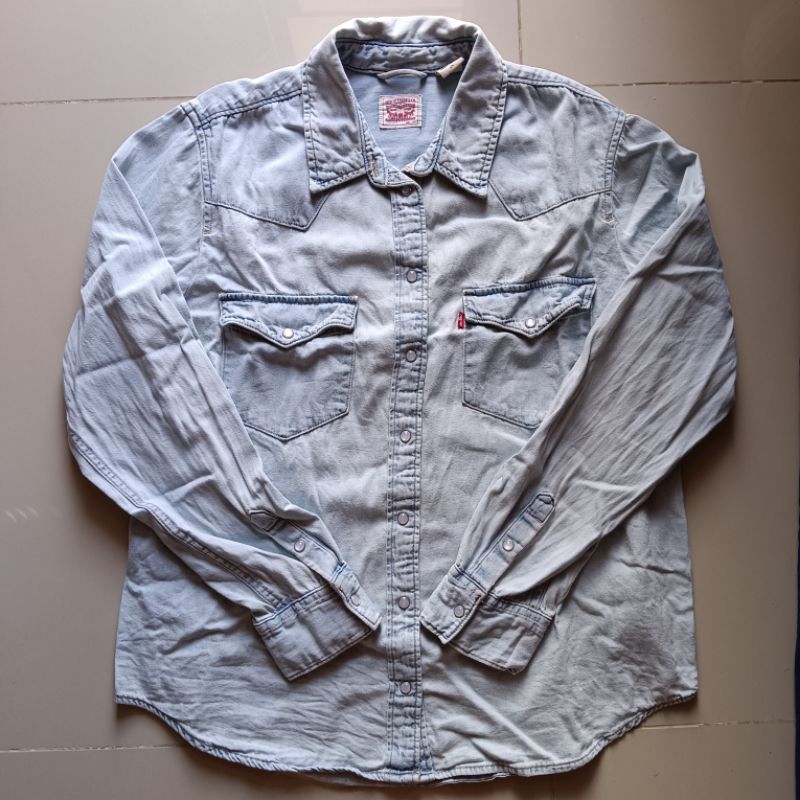 Shirt #เสื้อเชิ๊ตยีนส์ผู้หญิง #LEVIS มือสองสภาพดี SZ.L