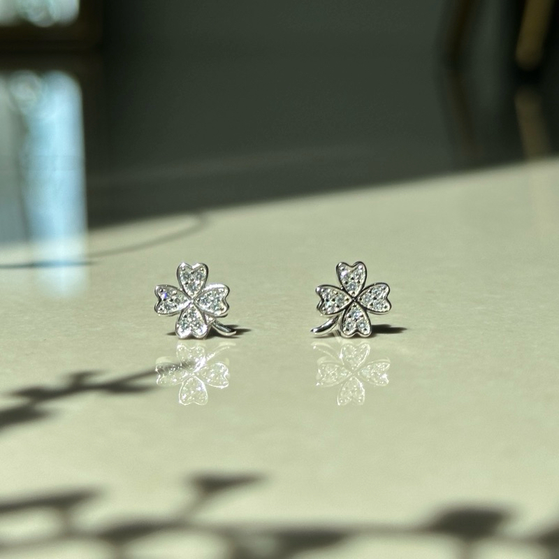 wassana.jewelry ต่างหูเงินแท้รุ่น Clover leaf (7mm)