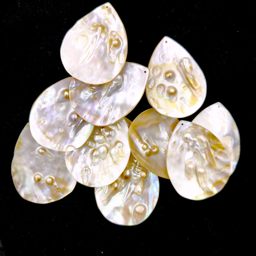 ลูกปัดเปลือกหอยมุกแท้ 3 ชิ้น หยดน้ำสีน้ำตาล Brown Mabe Blister Pearl Pendent ขนาด 50x70 mm - (LZ-0653)