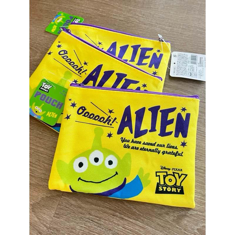 กระเป๋าดินสอ/ในของหรือเครื่องสำอาง Greenman Toy story แท้จากญี่ปุ่น ข้างในมีลายน่ารักมากก ขนาด 14 x 19 cm