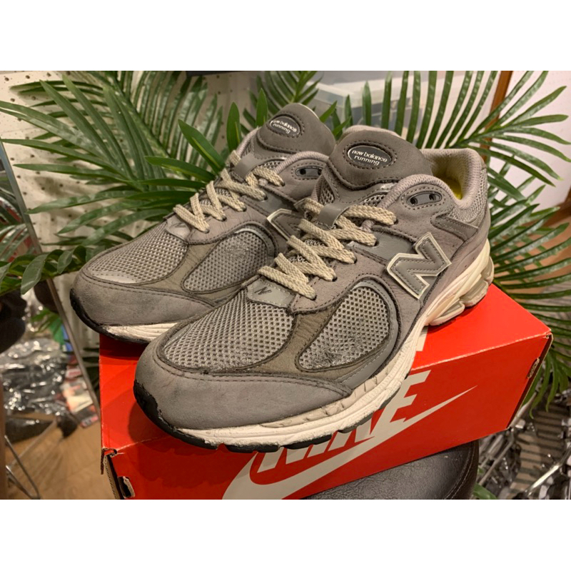 New Balance 2002R Premium Vintage Grey มือสอง ของแท้ 100%  🔹Size 8 US / 41.5 EUR / 26 CM