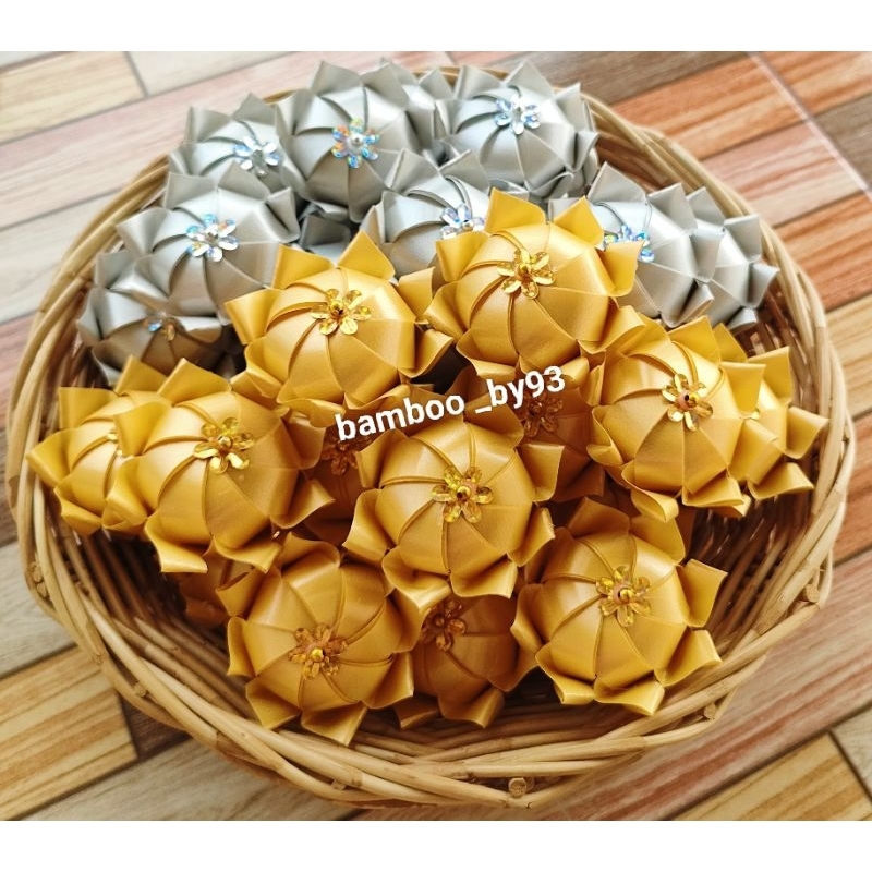 เหรียญโปรยทานงานบวช ดอกบัวบานเงินทอง(งานตัวเปล่า)ไม่ใส่เหรียญ 20 ชิ้น