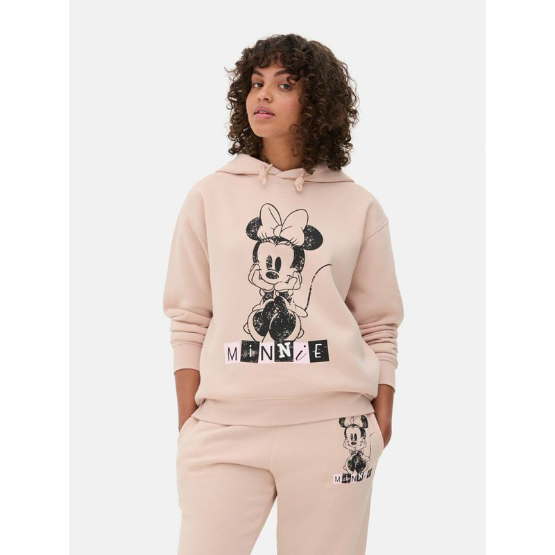 เสื้อฮู้ดดี้แขนยาวสีโอรสผ้าคอนตอน ดีเทลด้านหน้าสกรีนลาย “Minnie Mouse" ปลายแขนจั๊ม มีกระเป๋าด้านข้าง