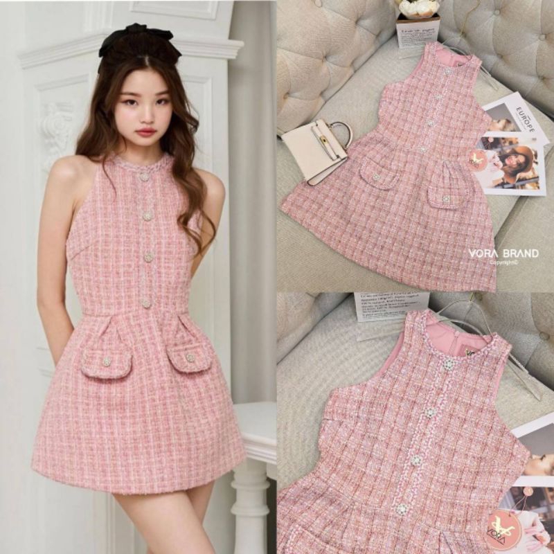 VORA Dress สั้น แขนกุด แต่งกระดุมเรียงด้านหน้า เอวเข้ารูป ช่วงกระโปรงบานเนื้อผ้าทวิตเนื้อดี