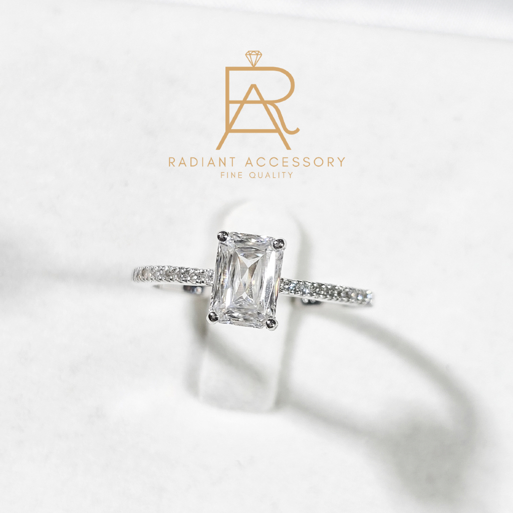 แหวนเงินแท้ ฝังเพชร Moissanite Criss cut 1กะรัต และบ่าข้าง ชุบทองคำขาว