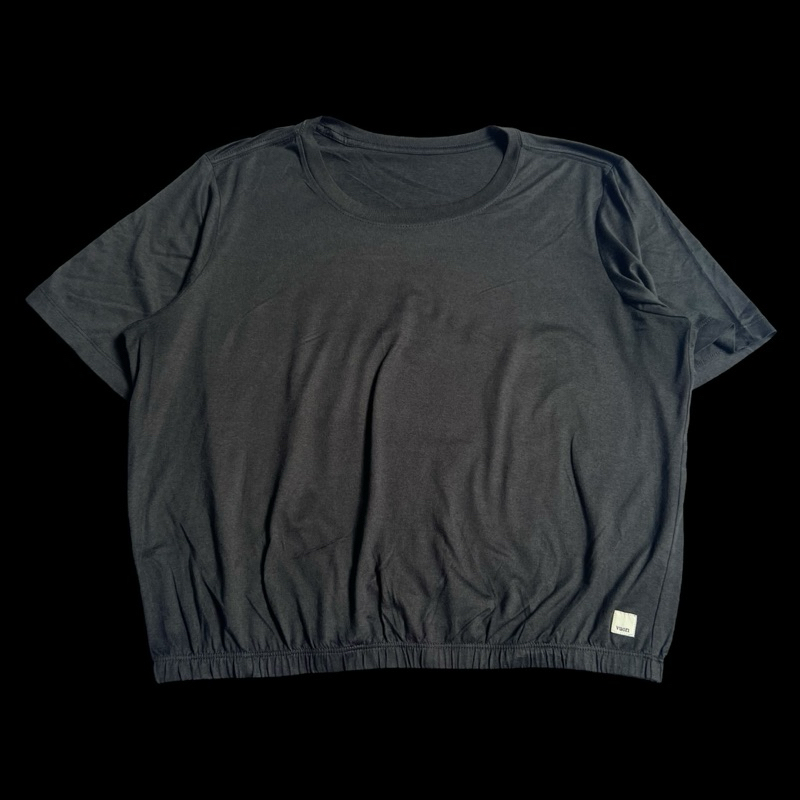 เสื้อครอปออกกำลังกายมือสอง VUORI