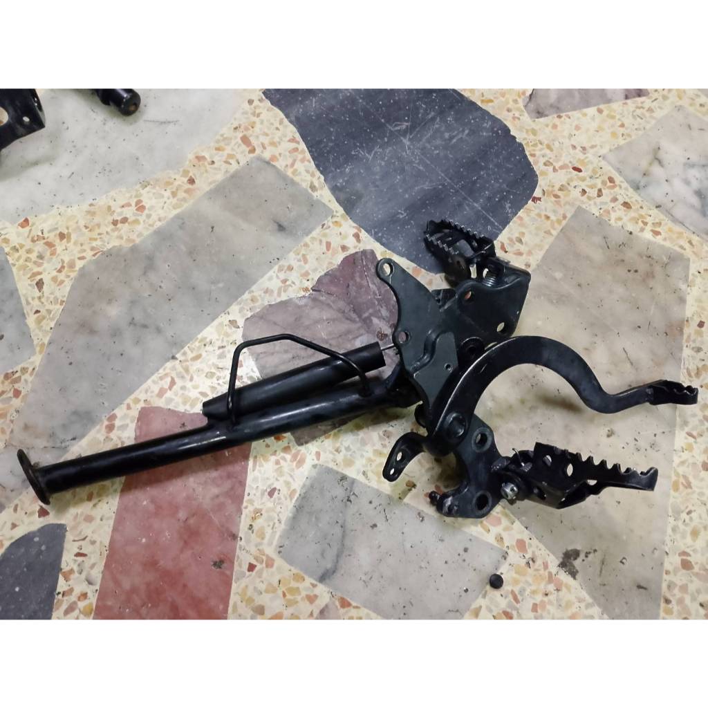 ชุดพักเท้าหน้าด้านซ้ายและขวา Yamaha wr 155 สินค้ามือสอง