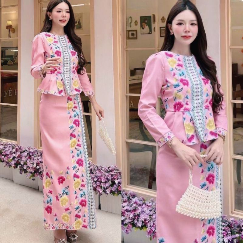 ป้าย Chalita เซ็ตเสื้อแขนยาว พร้อมกระโปรงลายไทย ลายบาติก ชมพู