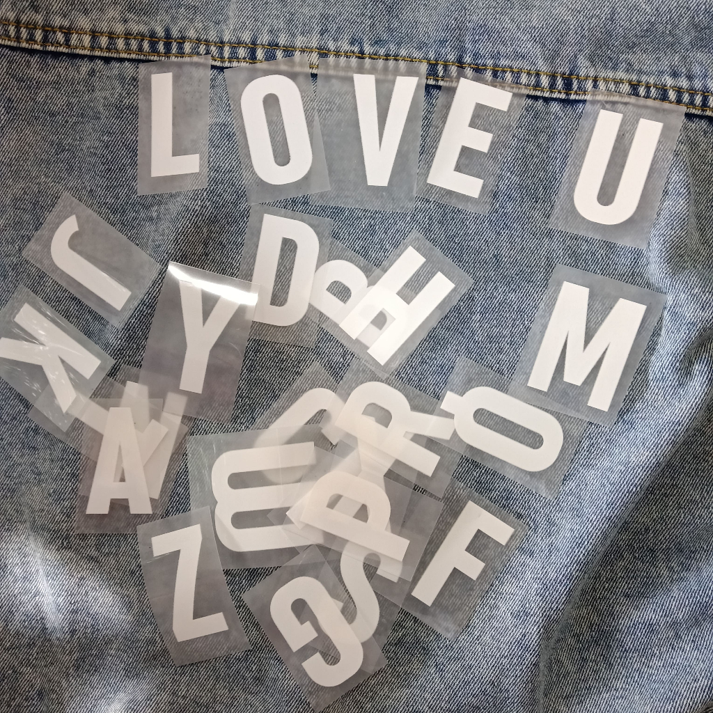 👕 ตัวรีดติดเสื้อ อักษร 0-9 และ อักษร A-Z สีขาว F.52. ฟอนต์เต็มตัวอักษรหนาทึบ คมสวย รีดติดทุกเนื้อผ้า