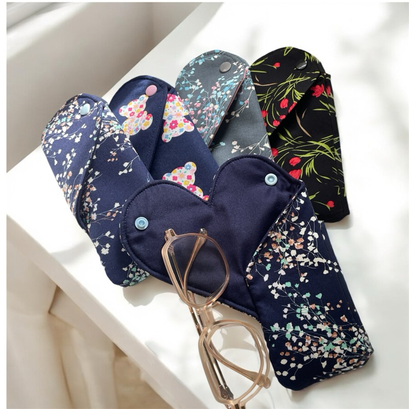 ลายคริสมาสเข้าใหม่คะ Glasses Case ซองใส่แว่นตาทรงหัวใจ — บุใยนุ่มนิ่มขนาด7.5*19cmใส่แว่นได้ทุกขนาด